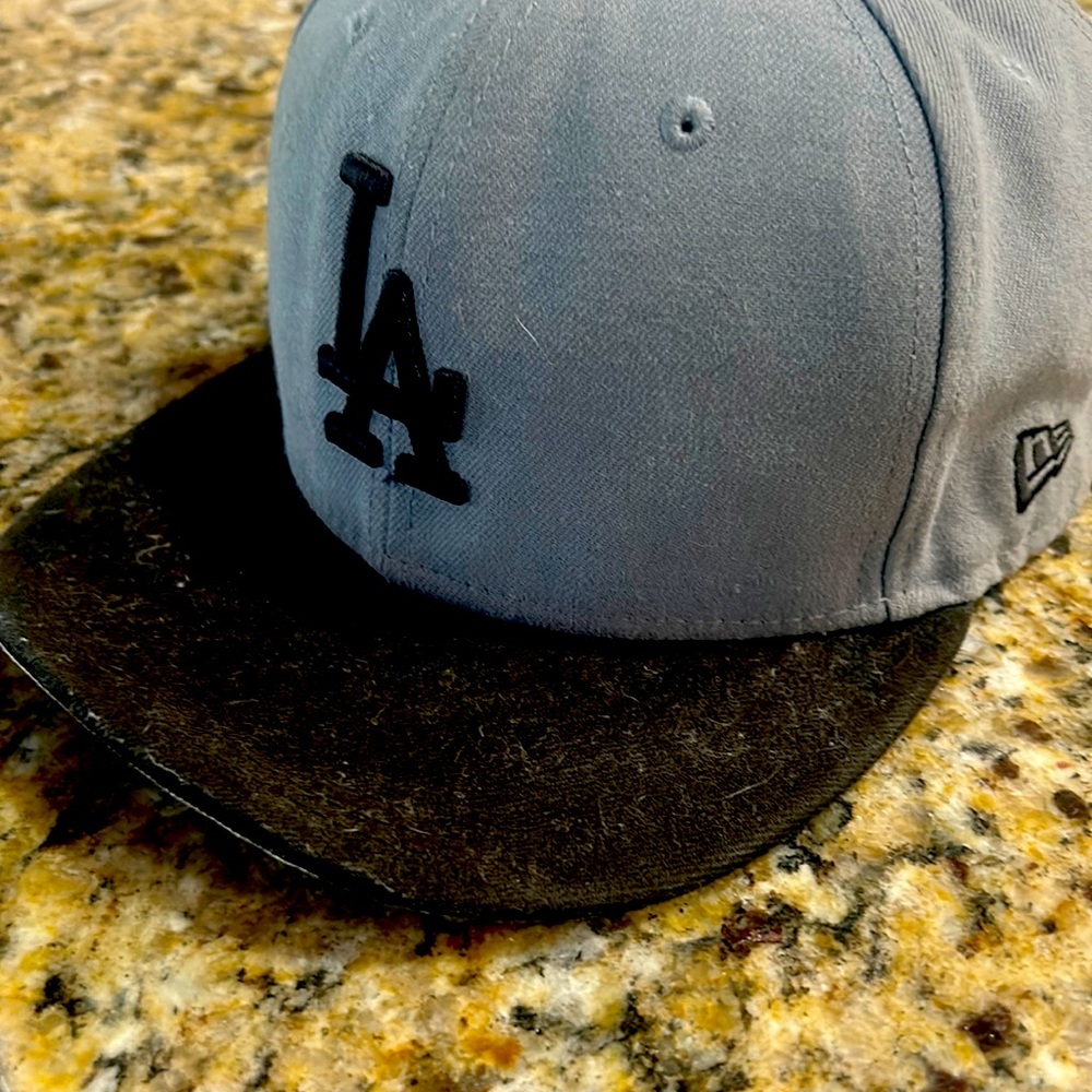 Size 7-3/8” New Era LA MLB